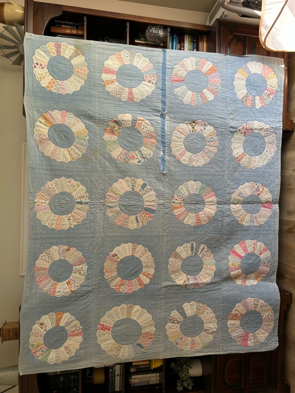 Vintage Handmade Dresden Plate Quilt